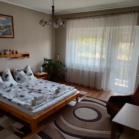 Szente Vendeghaz Apartment *